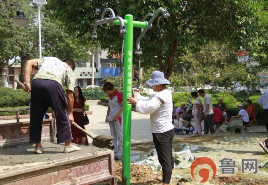 游园内有了健身器材