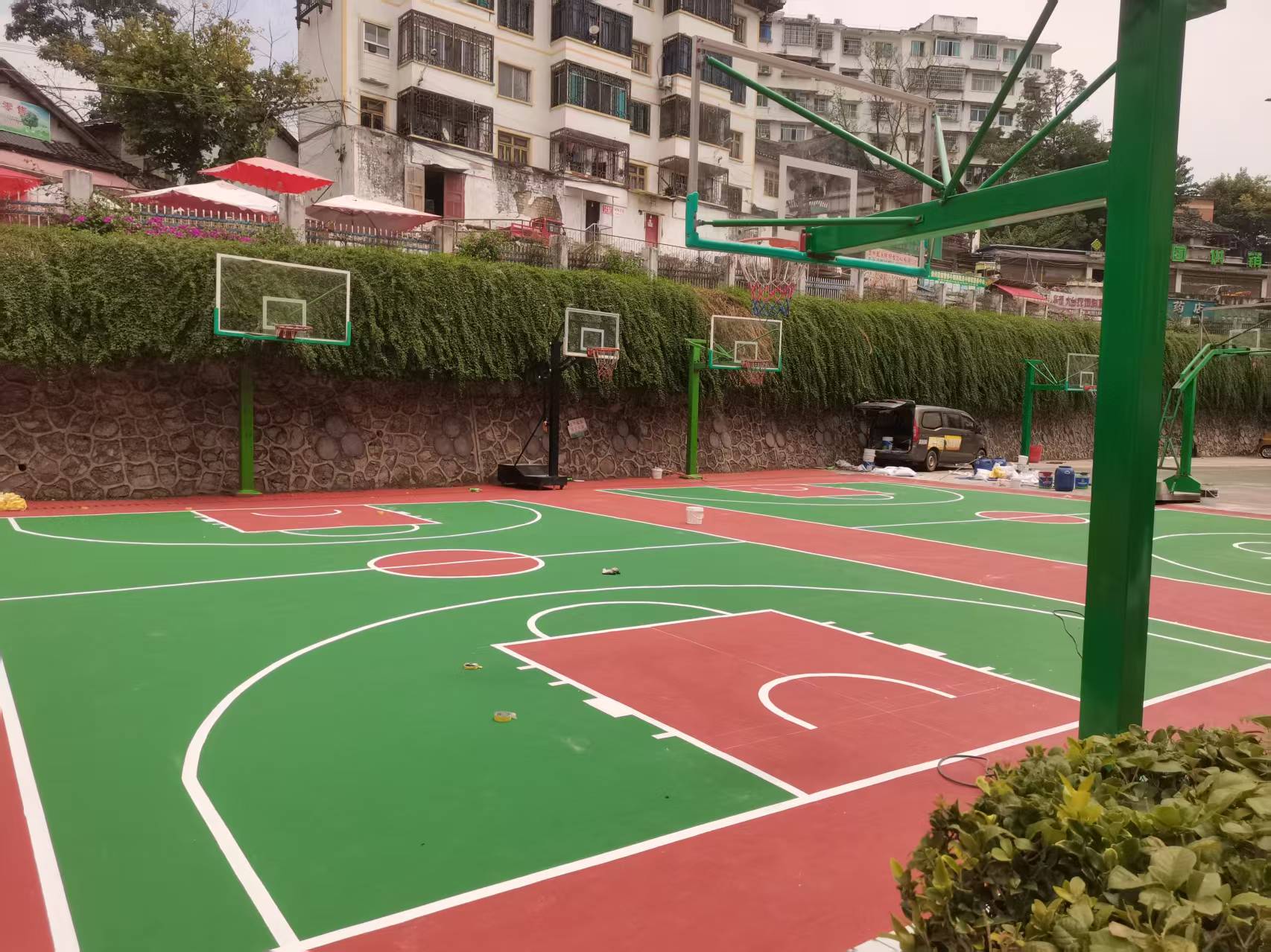 贵州凯里市第五小学丙烯酸篮球场